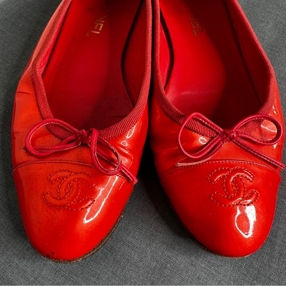 CHANEL - Women’s - Red Leather Patent Flats - Size 39(EU) - Picture 3 of 16
